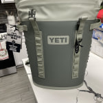 Nuevos Lanzamientos Hieleras Suaves Yeti - Hopper M20 Soft Backpack Cooler  Azul Marino