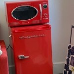 Frigidaire Retro Mini Refrigerator 3.2-Cu.-Ft. 3.2 - Red