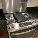 JGS760SPSS GE Appliances The 'Look Ma, No Backsplash!' Slide-In Gas Range