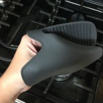 SILICONE OVEN MITT, (#1344), - Pampered Chef with Nellie