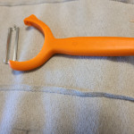 Pampered Chef (new) SERRATED PEELER #1072