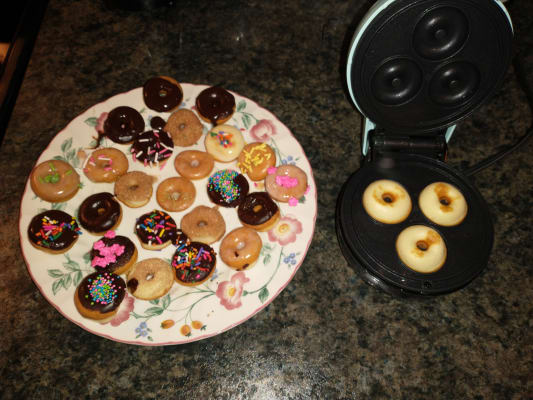 Bella Mini Donut Maker Kit w/Case Sealed Pastry Bag, Tips, Batter Bottle,  Rack +