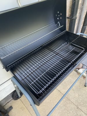 Oil outlet drum barbecue