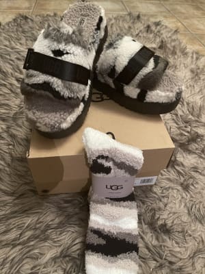 UGG FLUFFITA CALI COLAAGE サンダル SS新作【厚底】アグUGG Fluffita CALI COLLAGEサンダル (UGG