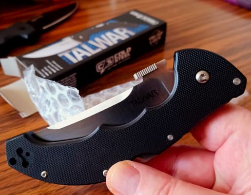 Cold Steel Talwar Lockback Messer – Serrated (gezahnte Klinge), Robustes Outdoormesser