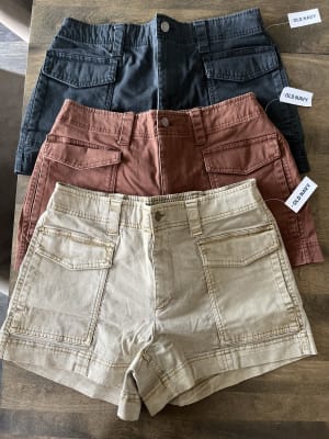 Old Navy Maroon Cargo Shorts, Women's Size 14 – Trinity Thrift