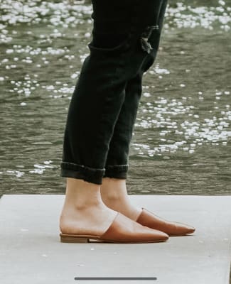 Hazel leather women's hotsell jutti mule flats