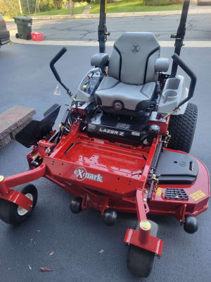 Lazer Z E-Series - Commercial Grade Zero Turn Mowers | Exmark
