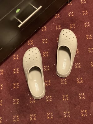 Does old navy sell crocs 2025