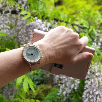 Hybrid smartwatch online hr charter