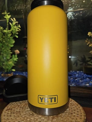 Yeti Rambler Bottle 36oz Kearas Daisies Stripe Yellow