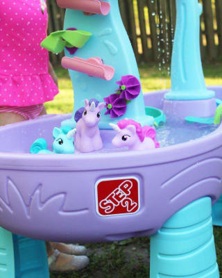 Rain showers & unicorns water sales table toy