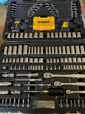 Murdoch s DEWALT 168 Piece 1 4
