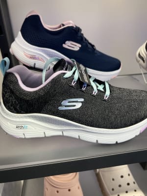 SKECHERS Women`s Arch Fit - Comfy Wave | Running Shoes