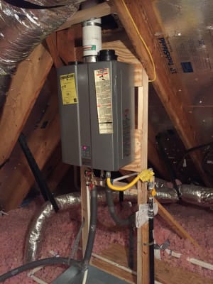 RUC98IN Rinnai RUC98IN RUC98IN 199 000 BTU Condensing Indoor Tankless Water Heater Natural Gas