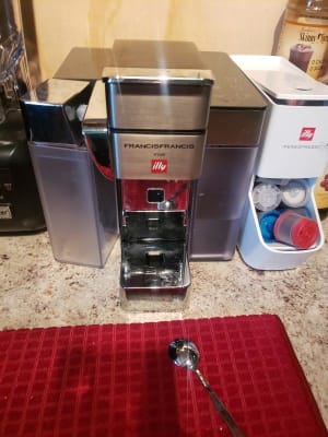 Y5 iperEspresso Milk Espresso Coffee Machine illy eShop