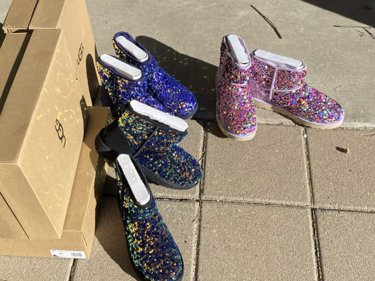 美品】UGG ZIP STELLAR SEQUIN〈定価17,600円〉 - メルカリ