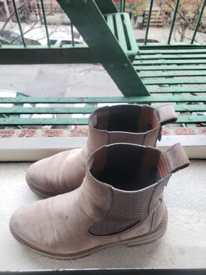 Timberland Courmayeur Valley Chelsea Boot Women s Shoes in Medium Grey Nubuck Buckle