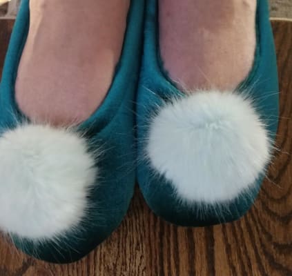 Old navy shop pom velvet slippers