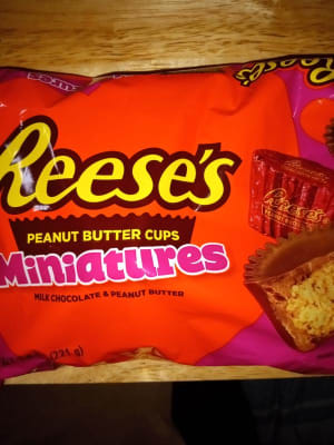 REESE'S Miniatures Milk Chocolate Peanut Butter Cups, Christmas