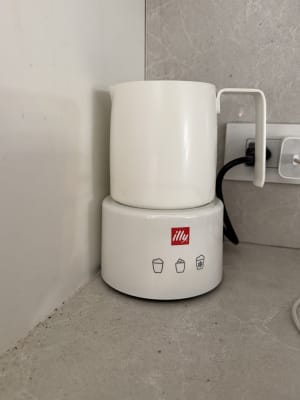 White Electric Milk Frother | Hot & Cold Foam Maker | illy
