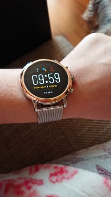 Fossil gen best sale 5 julianna size
