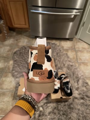 UGG ウルトラクラシックミニ　cow print 24cm UGG Classic Mini Cow Print Chestnut Fur Boots Womens Size 8