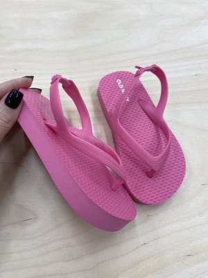 Old navy outlet pink flip flops