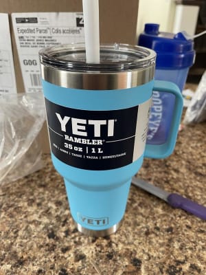Yeti Rambler 35 oz Straw Mug - Wild Vine Red | elliottsboots