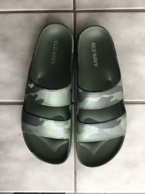 Old navy clearance camo flip flops
