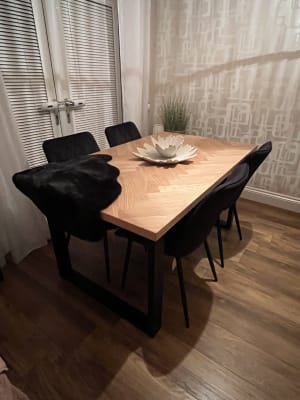 Skelby herringbone shop oak table