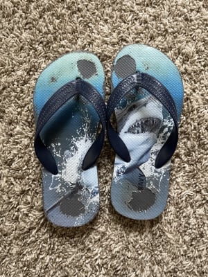Old navy clearance camo flip flops