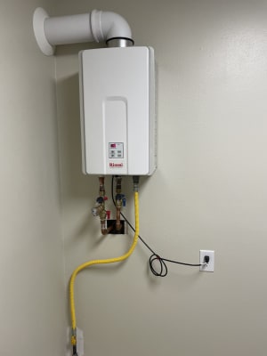 V65IP - Rinnai V65IP - V65IP 150,000 BTU, Non-Condensing Indoor Tankless  Water Heater (Propane)