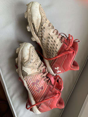 Under armour youth 2025 baseball cleats red