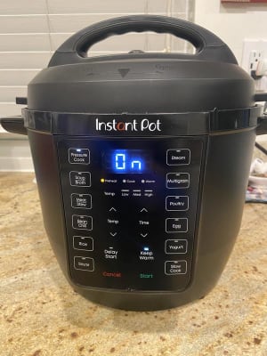 IPDUO80 Instant Pot Duo80 8 Quart 1200w 7-in-1 Programmable Pressure Cooker  New