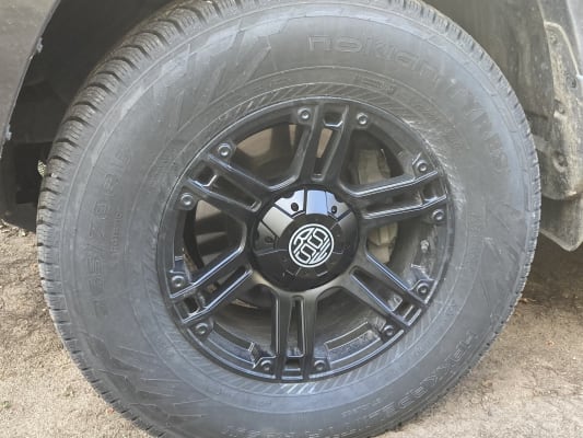 Nokian Hakkapeliitta R5 SUV Tires for Winter | Kal Tire