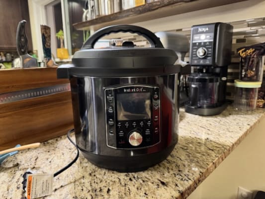 Instant Pot® Pro™ 8QT Multi-Use Pressure Cooker