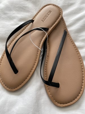 Old navy leather flip hot sale flops