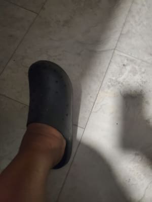 Does old store navy sell crocs