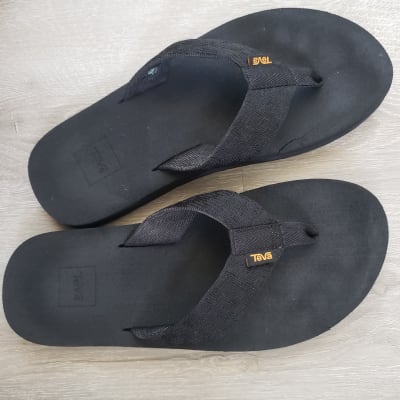 Teva Men s Mush II Flip Flops Brick Black elliottsboots