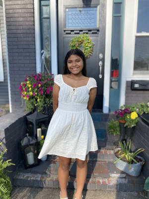 Old navy white dress with flowers 2025