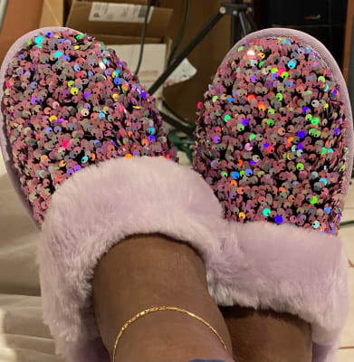 【美品】UGG ZIP STELLAR SEQUIN〈定価17,600円〉 UGG CLASSIC SHORT STELLAR SEQUIN MEDALLION SPARKLES BOOTS US