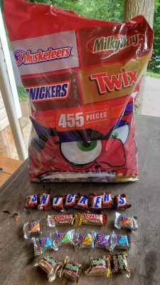 Mars Twix, Snickers, & M&M's Halloween Fun Size Crunchy & Crispy Lovers  Variety Candy Bar Pack, 70.07 Oz. – BrickSeek