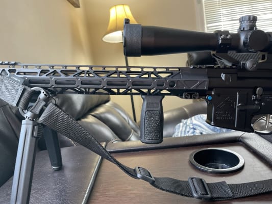 Daniel Defense M-LOK Vertical Foregrip Polymer