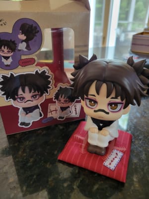 Zhongkaihua JJK Okkotsu Yuta Figuur Look Up Anime PVC Model Zittend Beeldje voor Thuiskantoor Decoratie Voertuig Ornament Verjaardagscadeau voor fans, Ca. 10 cm (3,93 inch
