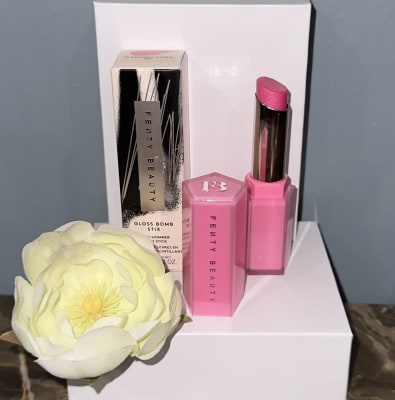 FENTY BEAUTY by Rihanna - FLAMINGO FLING Gloss Bomb Stix