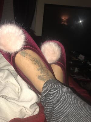 Old navy clearance pom velvet slippers