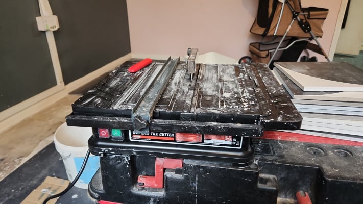 Wickes Electric Tile Cutting Saw 230V 450W Wickes