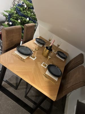 Skelby herringbone outlet oak table