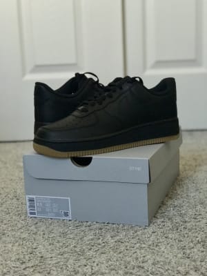 Black air force ones sale with bubble gum bottom